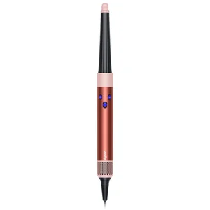 سشوار برس‌دار حالت‌دهنده 1300 وات دایسون مدل Airwrap id HS08، موتور AC، وزن 650 گرم، دارای سری شانه‌دار، سری برس‌دار گرد پهن، خشک‌کن ملایم با ویژگی فرکنندگی، صاف‌کنندگی، حجم‌دهندگی، با قابلیت فناوری ت