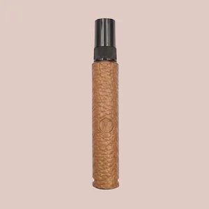 محفظه نگهدارنده عطر مارسین مدل 106 جنس چرم طبیعی دست دوز ظرفیت 10 میلی لیتر، مقاوم در برابر نشت