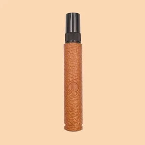 محفظه نگهدارنده عطر مارسین مدل 106 جنس چرم طبیعی دست دوز ظرفیت 10 میلی لیتر، مقاوم در برابر نشت