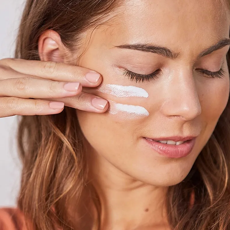 کرم ضدآفتاب بدون رنگ ایزدین SPF50 مدل FOTOULTRA 100 ACTIVE UNIFY مناسب انواع پوست، حجم 50 میلیلیتر - تصویر 4