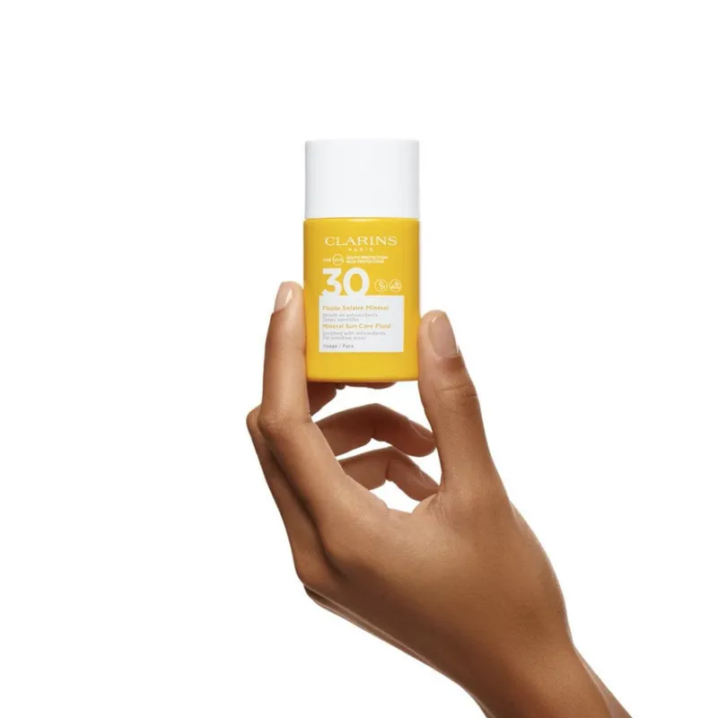 لوسیون ضد آفتاب بدون رنگ کلارنس SPF 30 مدل Mineral مناسب انواع پوست حجم 30 میلی لیتر - تصویر 3