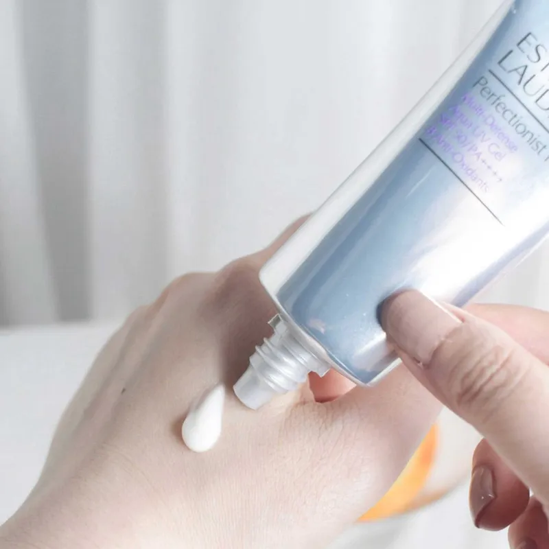 ژل ضد آفتاب بدون رنگ استی لودر SPF 50 مدل Perfectionist Pro مناسب انواع پوست حجم 30 میلیلیتر - تصویر 3