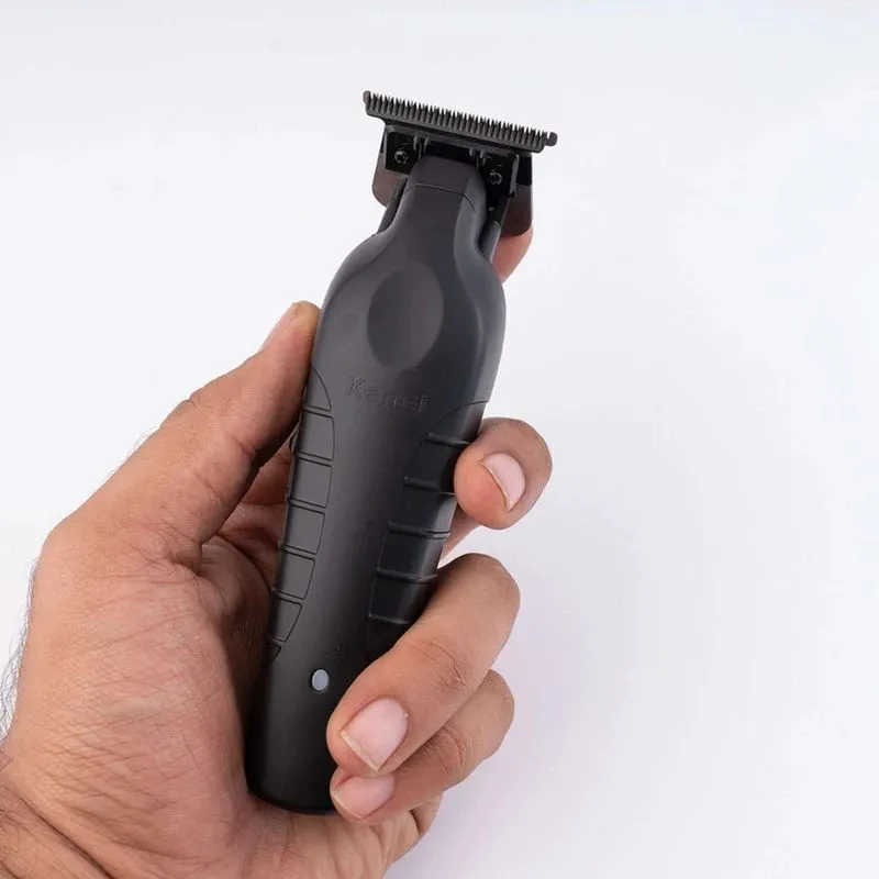 ماشین اصلاح موی صورت کیمی مدل KM-2299 با تیغه کربن استیل، باتری 1200 میلیآمپر ساعت، شارژ سریع 3 ساعته با USB Type-C، طراحی ارگونومیک و 3 شانه تنظیم طول مو - تصویر 2