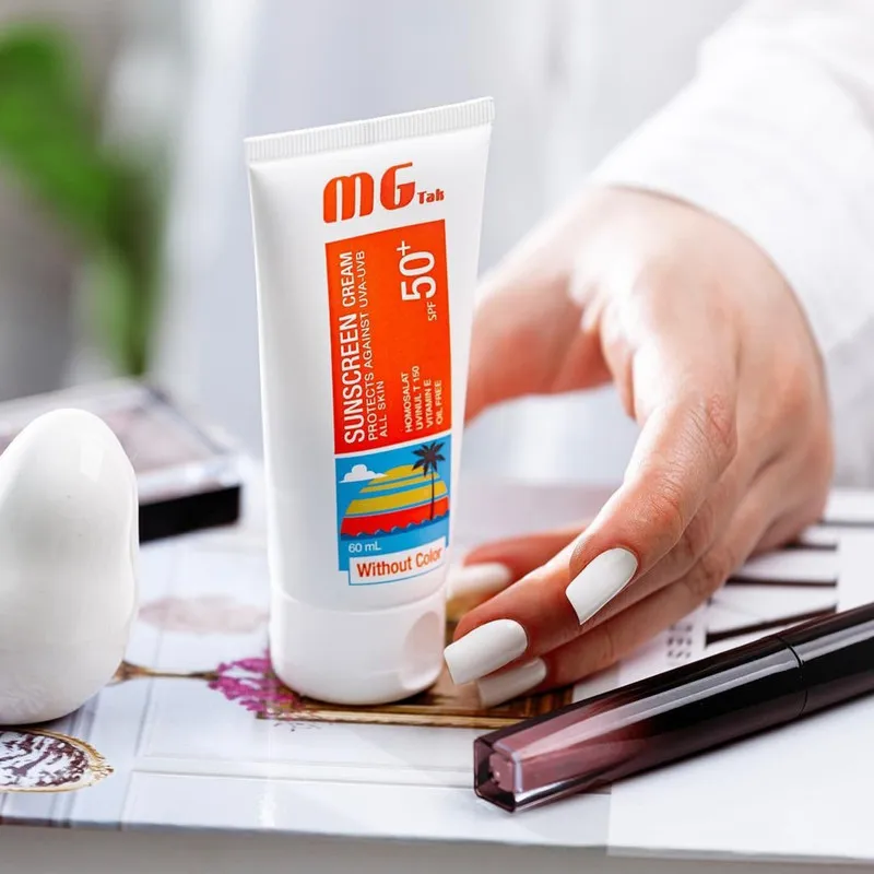 کرم ضد آفتاب بدون رنگ ام جی تک SPF 50 مدل آلوئه ورا و ویتامین E محافظ UVA و UVB ، آبرسان ، نرم کننده و ضد آب ، مناسب انواع پوست حجم 60 میلی لیتر - تصویر 3