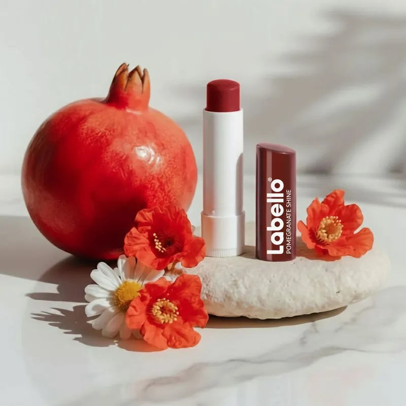 بالم لب ماتیکی لابلو مدل Pomegranate Shine با عصاره انار، مرطوب‌کننده و نرم‌کننده لب، فاقد الکل، مناسب پوست خشک و معمولی، ایجاد درخشندگی طبیعی - تصویر 2