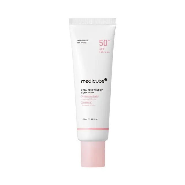 کرم ضد آفتاب بیرنگ دست و صورت مدیکیوب SPF 50 مدل tone up مناسب برای انواع پوست حجم 50 میلیلیتر - تصویر 2