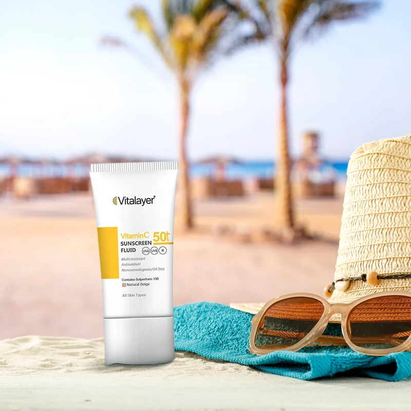 کرم ضد آفتاب رنگی ویتالیر، SPF 50، مدل ویتامین سی، مناسب انواع پوست با تنالیته متوسط و حجم 50 میلیلیتر، ضد آب، مرطوبکننده، غیر کومدونزا، محافظتکننده در برابر اشعههای UVA و UV - نمای 3