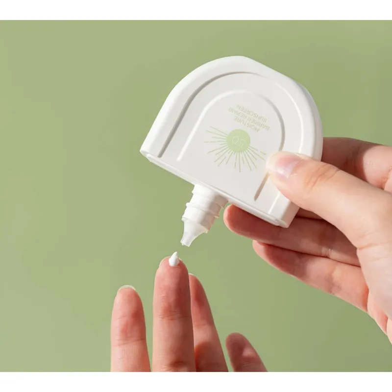 کرم ضد آفتاب بی‌رنگ صورت استیلن SPF 50 مدل Moisture ‌محافظ UVA،UVB و PA+++،مناسب برای انواع پوست وزن 50 گرم - تصویر 2