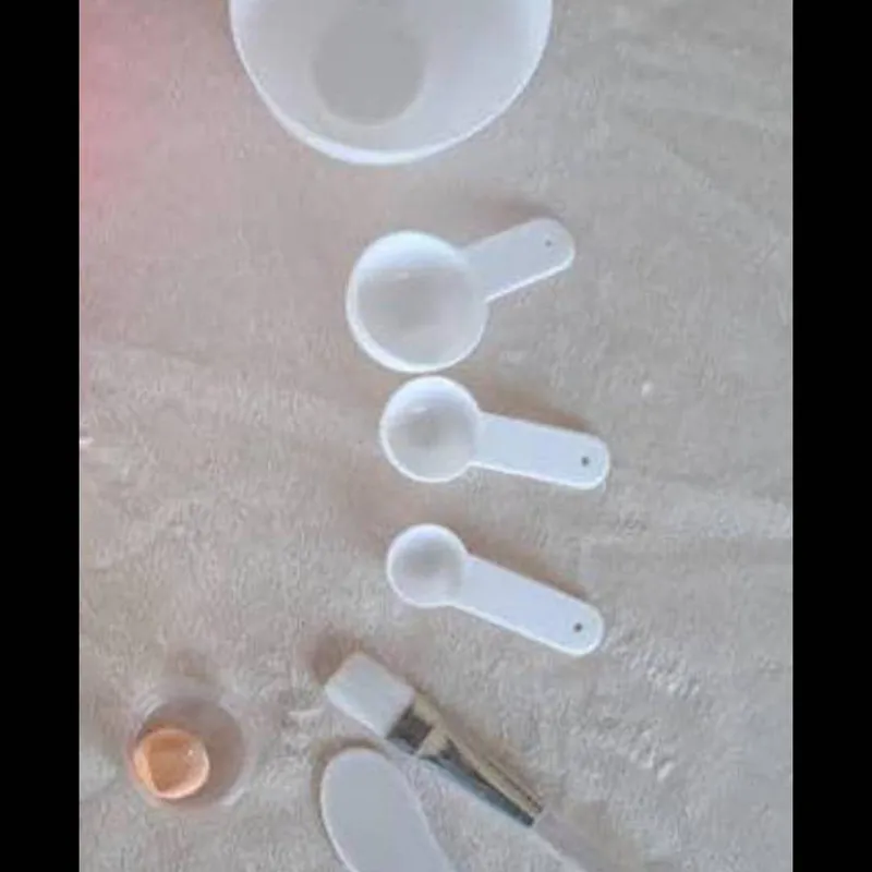 قلم ماسک صورت مدل 5in1 به همراه کاسه و کاردک و پیمانه بسته ۵ عددی - تصویر 2