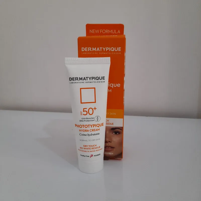 کرم ضدآفتاب بیرنگ دست صورت و بدن درماتیپیک SPF 50 مدل هیدرا محافظ UVA/UVB مناسب برای پوست خشک حجم ۵۰ میلیلیتر - تصویر 2