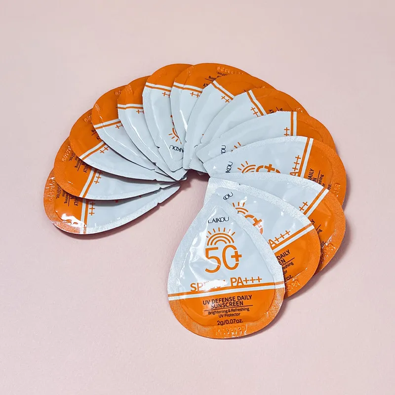 فلوئید ضد آفتاب بی‌رنگ دست و صورت لایکو SPF 50 مدل مسافرتی ساشه‌ ای محافظ UVA/UVB مناسب برای انواع پوست حجم 2 میلی‌لیتر بسته 2 عددی - تصویر 3