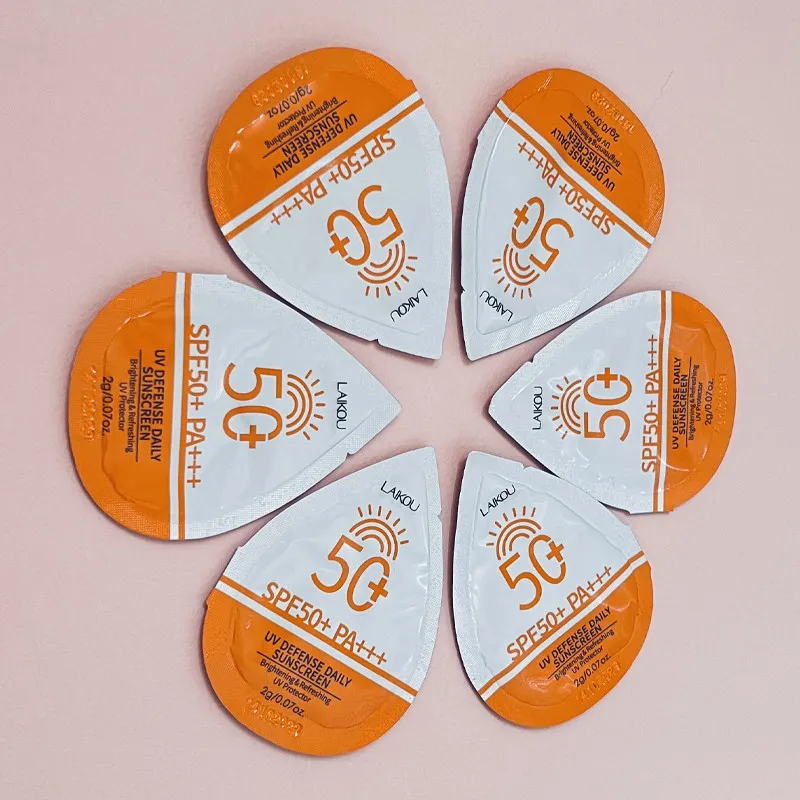 فلوئید ضد آفتاب بی‌رنگ لایکو SPF 50 مدل مسافرتی ساشه‌ ای محافظ UVA ،UVB مناسب برای انواع پوست‌ وزن 2 گرم بسته 4 عددی - تصویر 3
