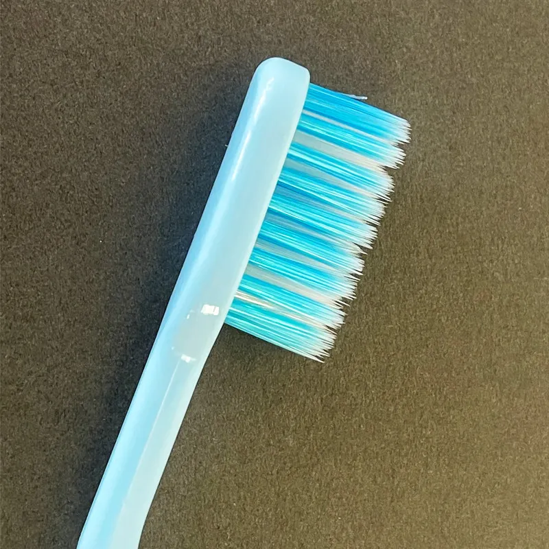 مسواک کانفیدنت مدل توربو ایزی وایت با برس متوسط بسته 2 عددی - تصویر 6